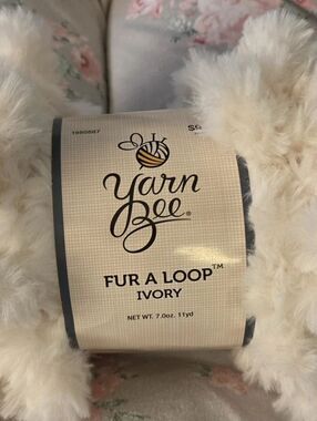 Yarn Bee Fur A Loop Ivory Plush Loop Yarn